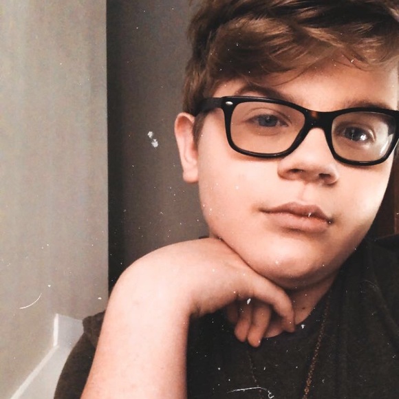 Profile Picture of Gabe Sollinger (@pigwithawig) on Poshmark