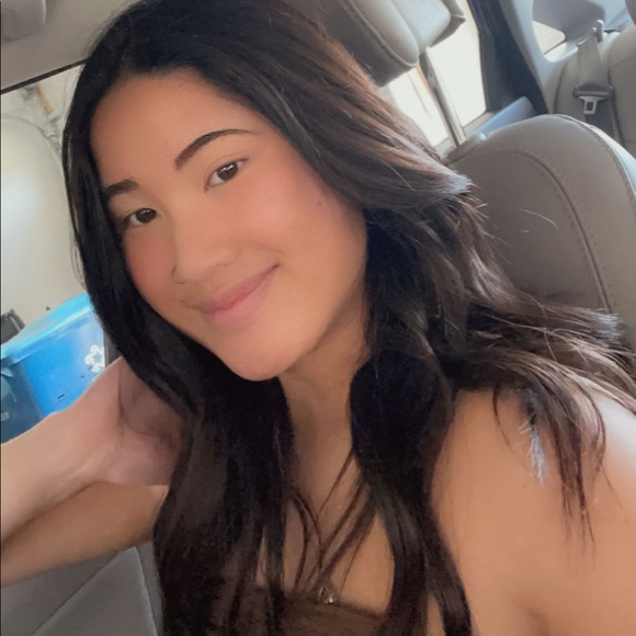 Profile Picture of Emma Paprocki (@emmapaprocki) on Poshmark