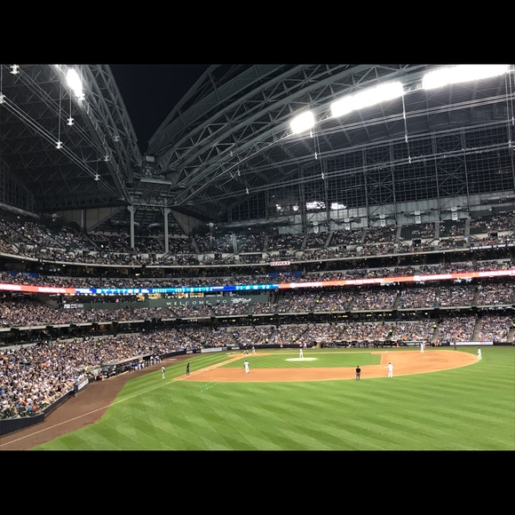 Profile Picture of Landon Hagenow (@landon125) on Poshmark