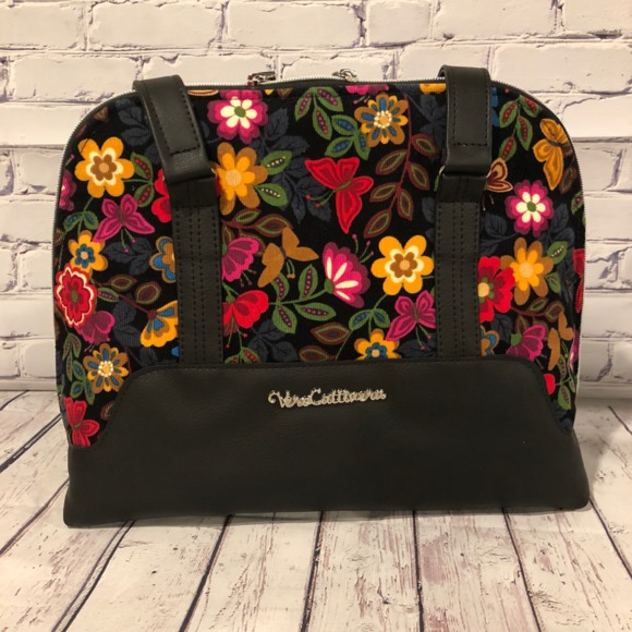 Profile Picture of Veronica Cattivera (@verocattivera) on Poshmark