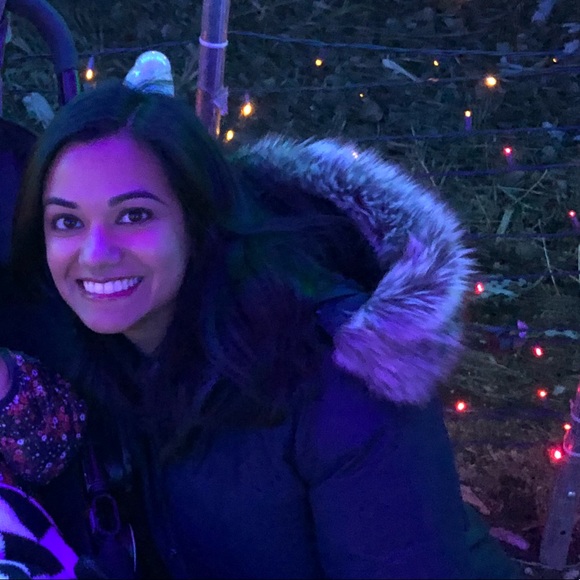 Profile Picture of Anar Shah (@pom82) on Poshmark