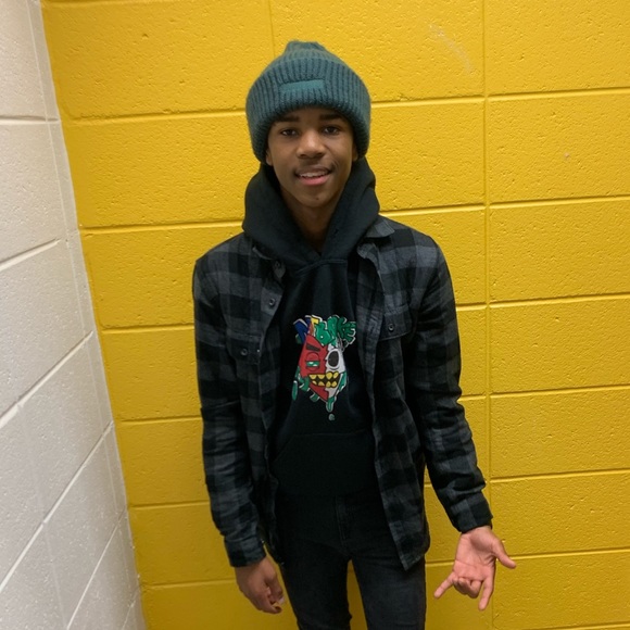 Profile Picture of Darius Thornton (@cashoutdarius) on Poshmark