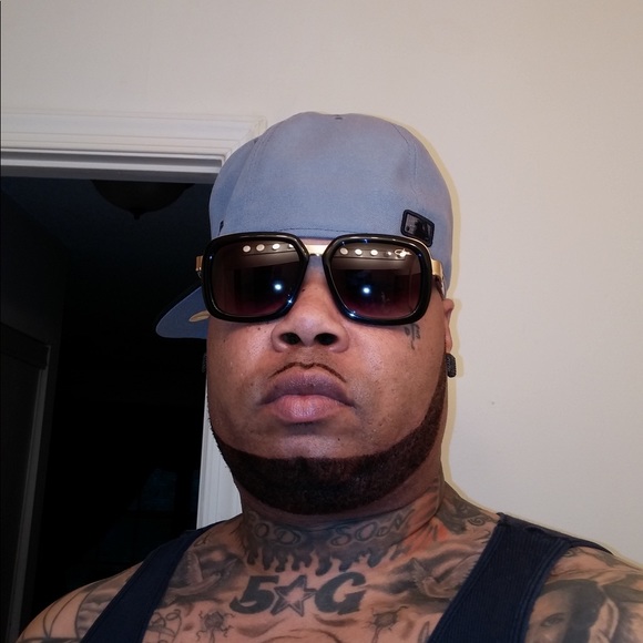 Profile Picture of Andre Spence (@drespence) on Poshmark