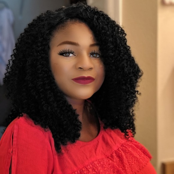 Profile Picture of Vivian Maxwell (@vivian_maxwell) on Poshmark