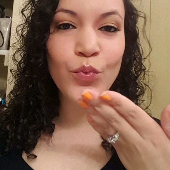 Profile Picture of Jillian Mcclain (@cashmerelove05) on Poshmark