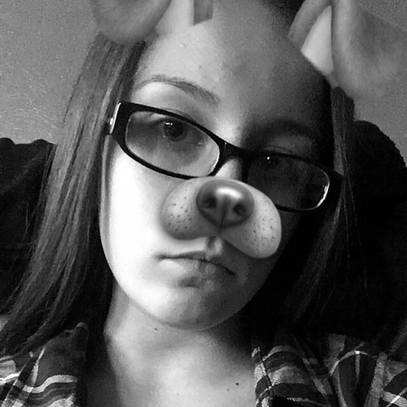 Profile Picture of Madison Schlotfeldt (@ms137320) on Poshmark