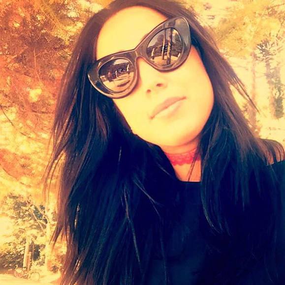 Profile Picture of Danielle Mantovani (@mantovani_dani) on Poshmark