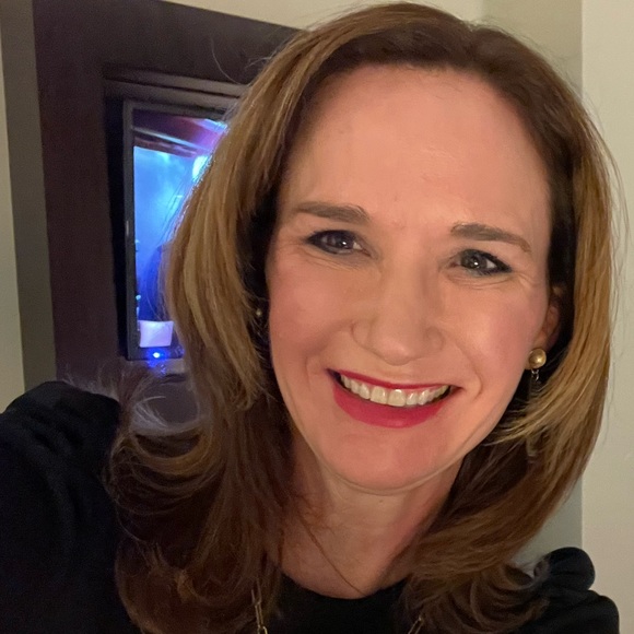 Profile Picture of Stacie Hebert (@staciegh) on Poshmark