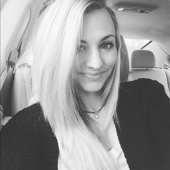 Profile Picture of Courtney Bitner (@courtneylynne90) on Poshmark