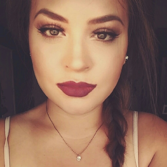 Profile Picture of Yolanda Chavez (@yourias) on Poshmark