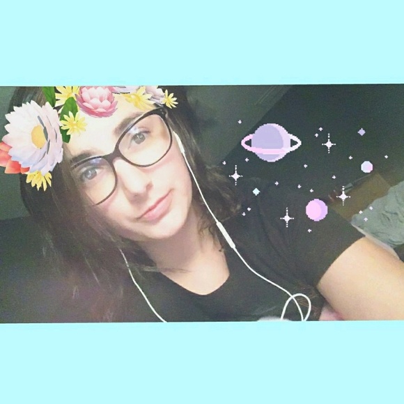 Victoria Ashby - Poshmark Profile Picture of Victoria Ashby (@victoriasue0175) on Poshmark