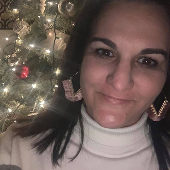 Profile Picture of Kimberly Branch-canafax (@kbranch23) on Poshmark