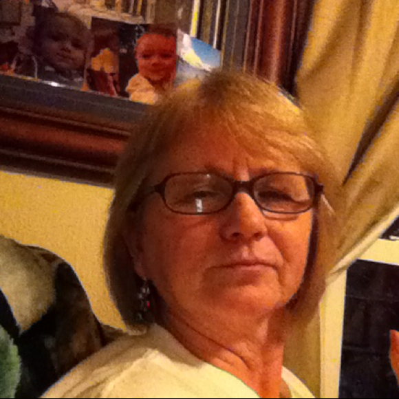Profile Picture of Helen Fowler (@helenlf) on Poshmark