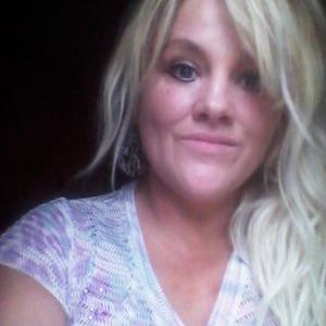 Profile Picture of Liz Laughlin (@LizzieRose1978) on Twitter