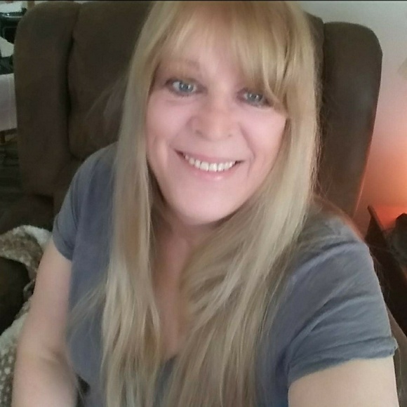 Profile Picture of Lori Leach (@loriann3548) on Poshmark