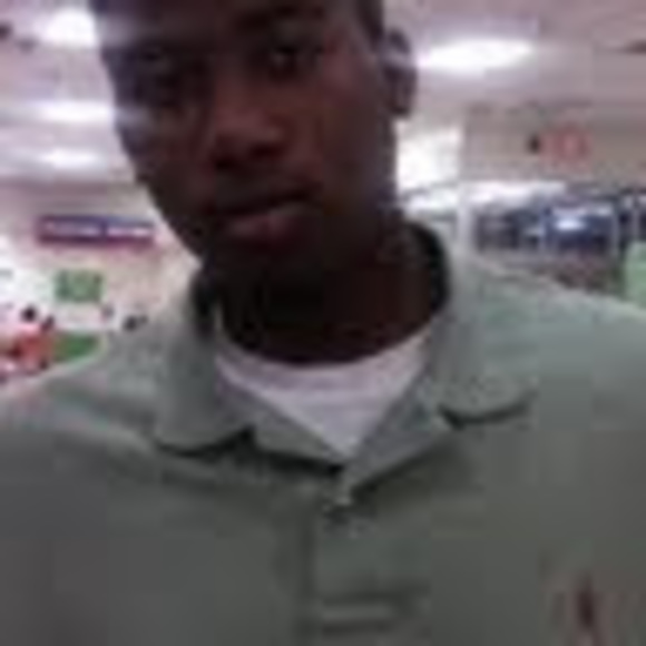 Profile Picture of David Erkins (@daviderkins) on Poshmark