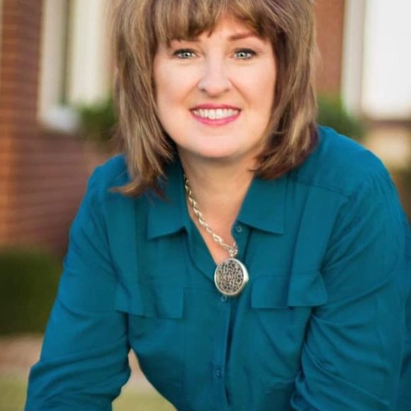 Profile Picture of Rena Parcher (@sixpokefans) on Poshmark