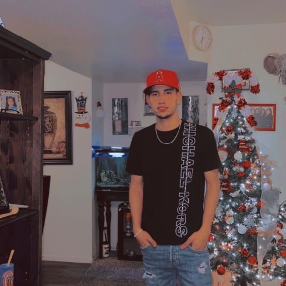 Profile Picture of Leonel Suarez (@leonelsuarez) on Poshmark