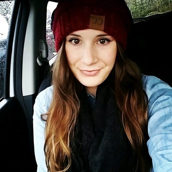 Profile Picture of Becky Lichty (@pnwwanderlust23) on Poshmark