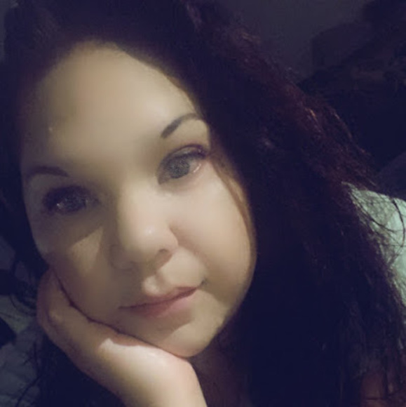 Profile Picture of Gina Alvarez (@ginaalvarez0621) on Poshmark