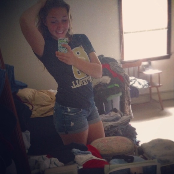 Profile Picture of Nicole Schuessler (@schuessler27) on Poshmark