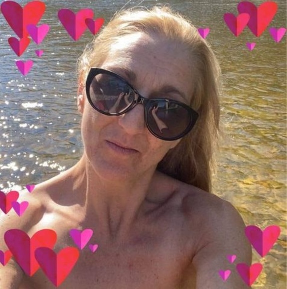 Profile Picture of Aimee Mason (@aimeekmason) on Poshmark