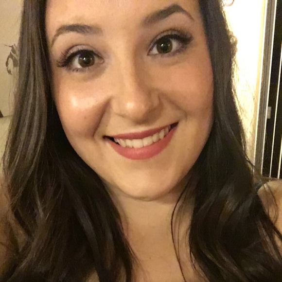 Profile Picture of Rebecca Golly (@rebeccakg) on Poshmark