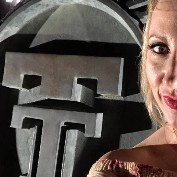 Profile Picture of Lisa Cunningham (@lisacun) on Poshmark