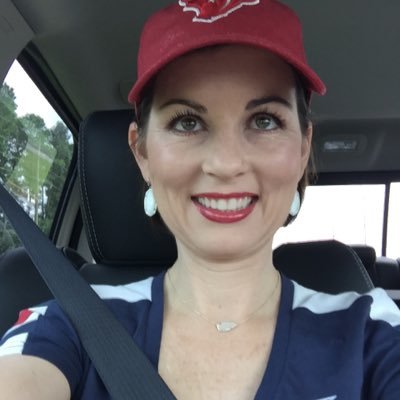 Profile Picture of Holly Mendoza (@txhollydc) on Twitter