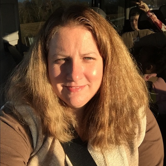 Profile Picture of Julie Beckstein (@julie388) on Poshmark