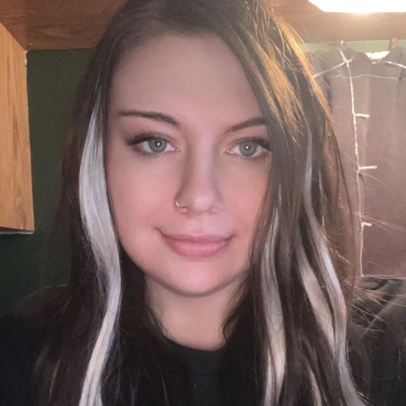 Shelby Humphreys - Poshmark Profile Picture of Shelby Humphreys (@shelbyhumphreys) on Poshmark