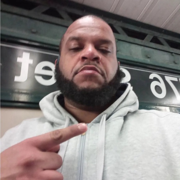 Genevra Deritis - Poshmark Profile Picture of Genevra Deritis (@genevraderitis) on Poshmark