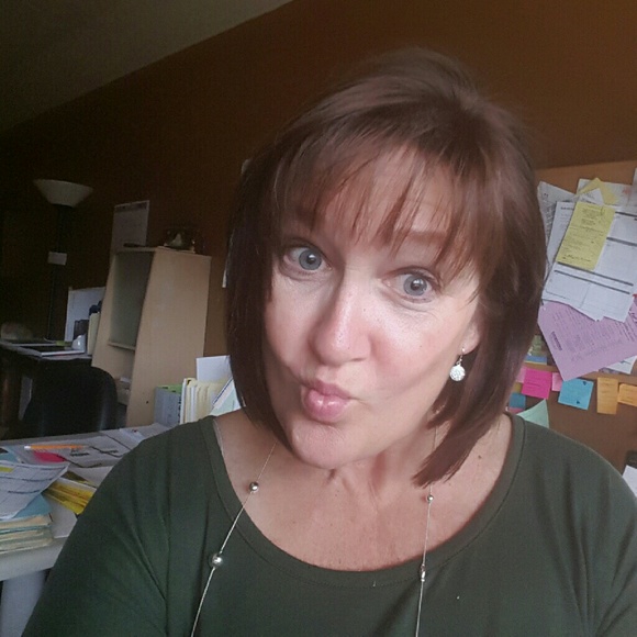 Profile Picture of Laura Brendis (@albrendis5) on Poshmark