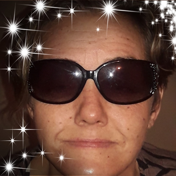 Profile Picture of Cindy Kiddy (@cindykiddy) on Poshmark