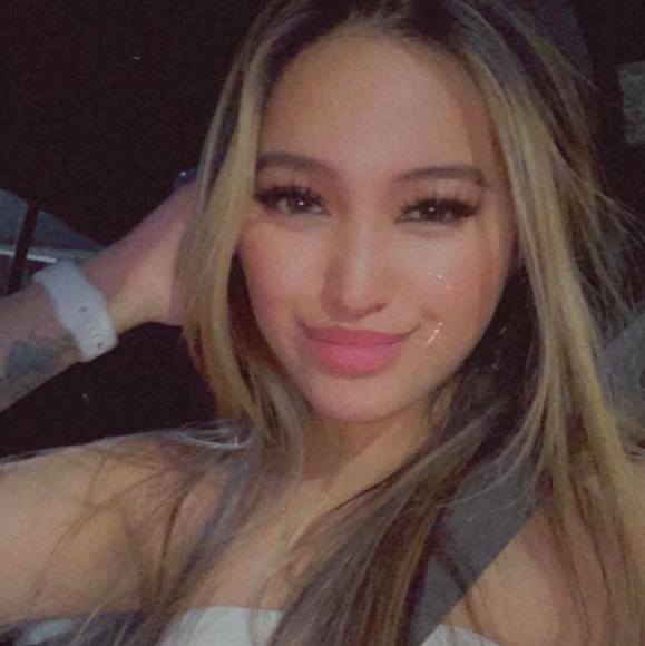 Profile Picture of Krizel Servillon (@krizelservillon) on Poshmark