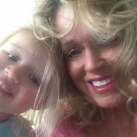 Profile Picture of Rhonda Siegfried (@rhondasiegfr328) on Poshmark