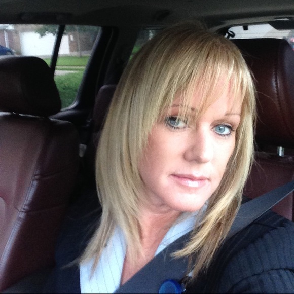 Profile Picture of Carla Garza (@c_c_garza) on Poshmark