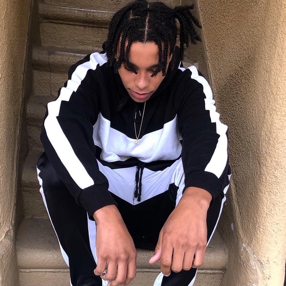 Profile Picture of Josh Maverick (@josheysir) on Poshmark