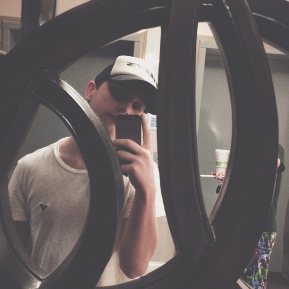 Denault Schwartz - Poshmark Profile Picture of Denault Schwartz (@denaulths) on Poshmark