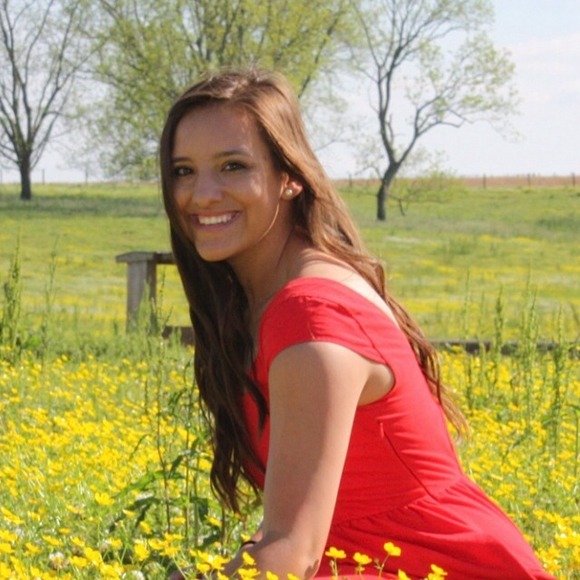Profile Picture of Allee Bertolla (@alleebrooke) on Poshmark