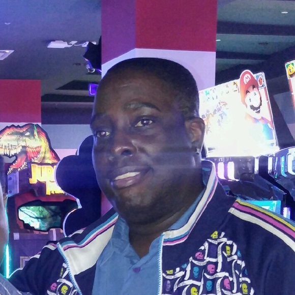 Profile Picture of Kerwin Phillips (@shutdowncrew) on Poshmark