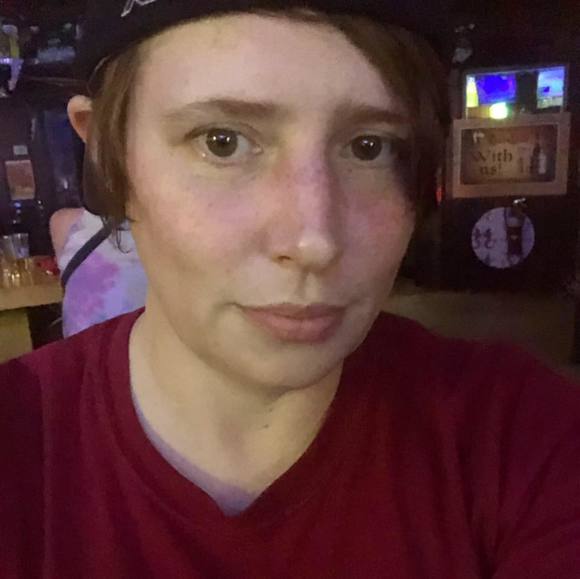 Profile Picture of Amanda Curl (@proxyroxy03) on Poshmark