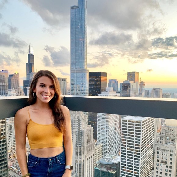 Profile Picture of Hannah Colias (@hcolias) on Poshmark