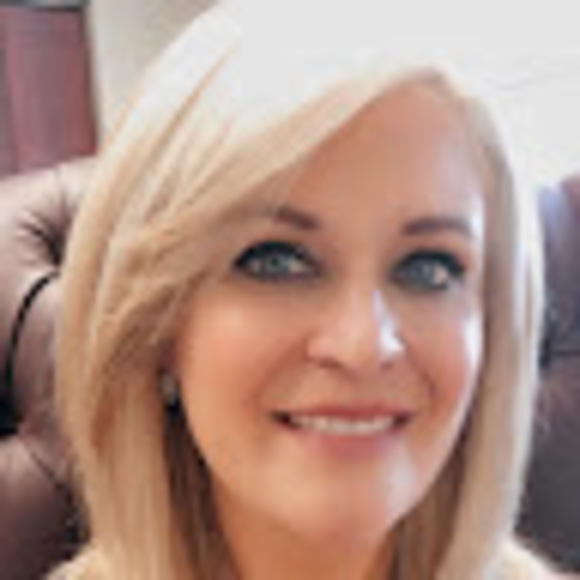Profile Picture of Kristen Zarcone (@kmzarcone) on Poshmark