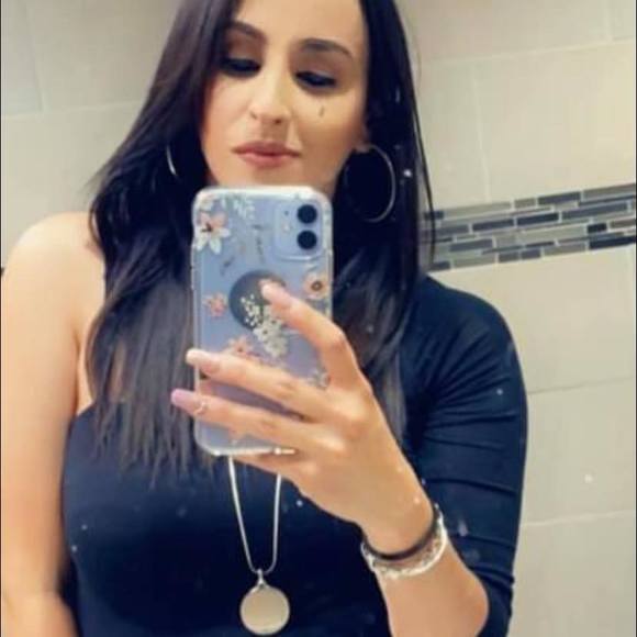 Profile Picture of Tam Torres (@tamsanchez24) on Poshmark