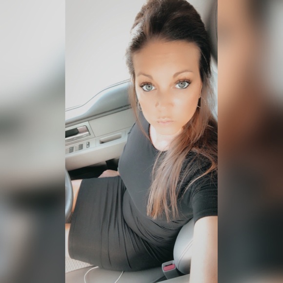 Profile Picture of Kelie Moore (@keliemoore) on Poshmark