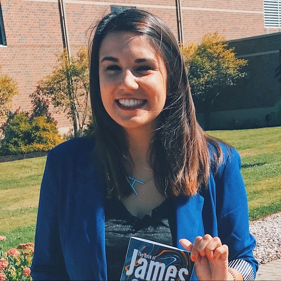 Profile Picture of Amelia Mack (@ameliamack) on Poshmark