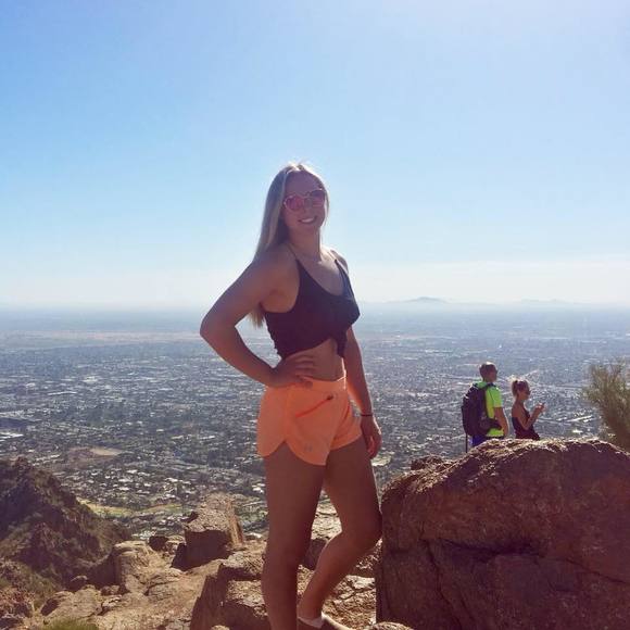 Profile Picture of Isabel Gomez (@isabelgomez748) on Poshmark