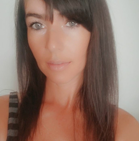 Profile Picture of Jenni Love (@jennilove981) on Poshmark