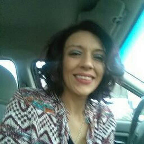 Profile Picture of Cassaundra Ortiz (@cassaundraortiz) on Poshmark